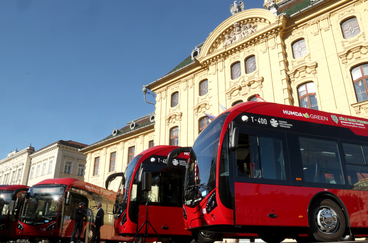 Szeged, ZÖLD BUSZ PROGRAM, sajtótájékoztató, környezetkímélő, elektromos meghajtású, troli, trolibusz, Széchenyi tér, közlekedés, tömegközlekedés