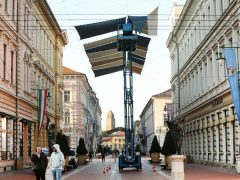 Szeged, Kárász utca, napvitorla, karácsonyi fényfűzér