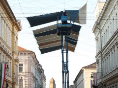 Szeged, Kárász utca, napvitorla, karácsonyi fényfűzér