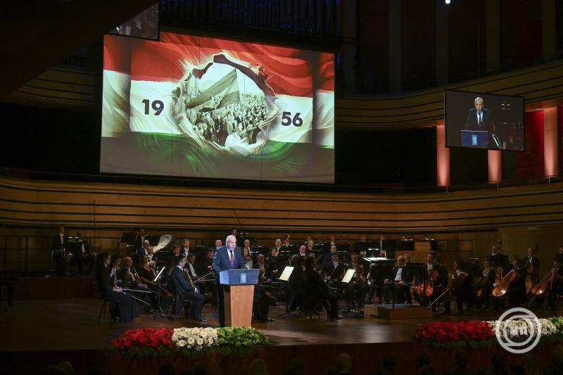 Budapest, 2024. október 23. Sulyok Tamás köztársasági elnök beszédet mond az 1956-os forradalom és szabadságharc 68. évfordulója alkalmából rendezett díszünnepségen a Müpában 2024. október 23-án. MTI/Koszticsák Szilárd
