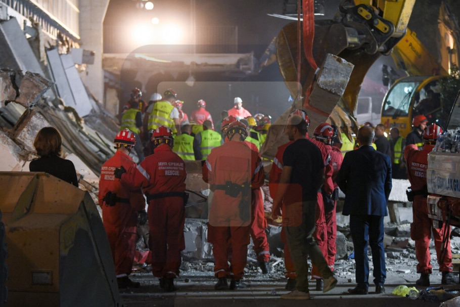 Újvidék. Vasútállomás. Tragédia. Fotó: TANJUG/NENAD MIHAJLOVIĆ