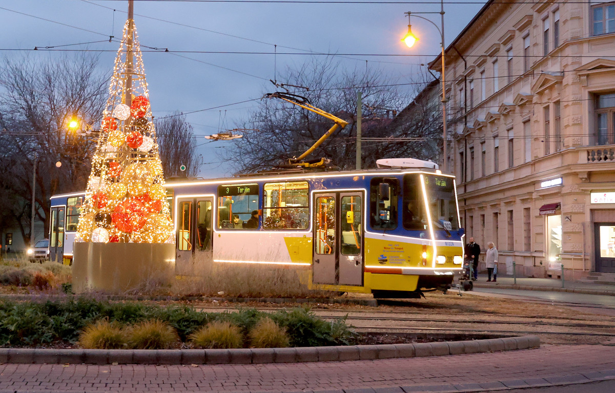 Szeged, karácsonyi fények, fényvillamos, ünnep, karácsony, advent, villamos