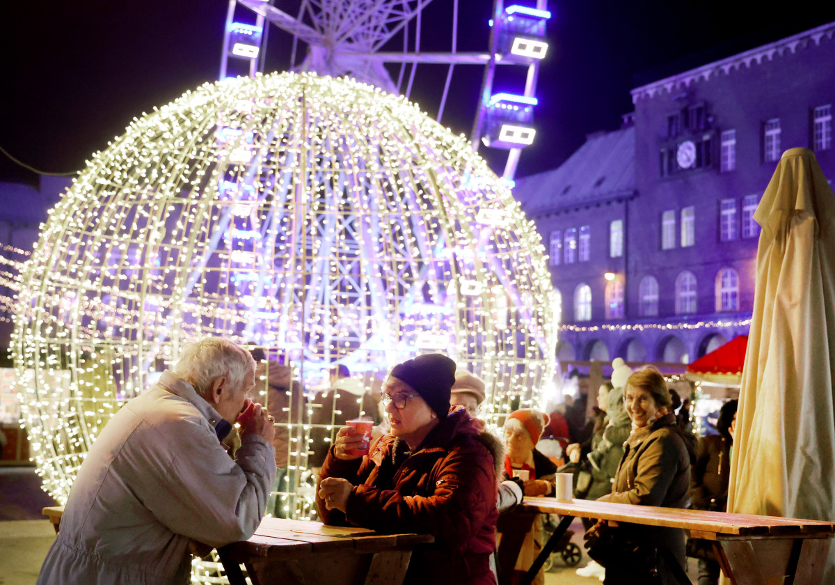 Szeged, Dóm tér, karácsonyi vásár, karácsonyi fények, ünnep, advent, karácsony, ajándék