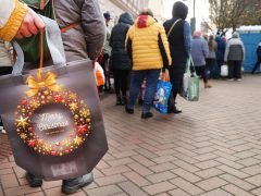 Szeged, Ételt az Életért Alapítvány, ételosztás, élelmiszercsomag, rászoruló, szegény, szegénység, Anna kút