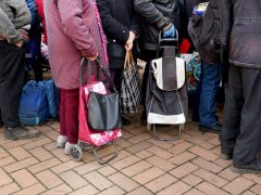 Szeged, Ételt az Életért Alapítvány, ételosztás, élelmiszercsomag, rászoruló, szegény, szegénység, Anna kút