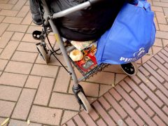 Szeged, Ételt az Életért Alapítvány, ételosztás, élelmiszercsomag, rászoruló, szegény, szegénység, Anna kút