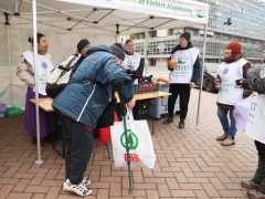 Szeged, Ételt az Életért Alapítvány, ételosztás, élelmiszercsomag, rászoruló, szegény, szegénység, Anna kút