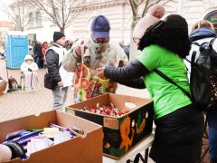 Szeged, Ételt az Életért Alapítvány, ételosztás, élelmiszercsomag, rászoruló, szegény, szegénység, Anna kút