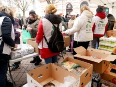 Szeged, Ételt az Életért Alapítvány, ételosztás, élelmiszercsomag, rászoruló, szegény, szegénység, Anna kút