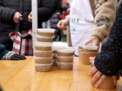 Szeged, Ételt az Életért Alapítvány, ételosztás, élelmiszercsomag, rászoruló, szegény, szegénység, Anna kút