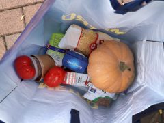 Szeged, Ételt az Életért Alapítvány, ételosztás, élelmiszercsomag, rászoruló, szegény, szegénység, Anna kút