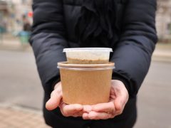 Szeged, Ételt az Életért Alapítvány, ételosztás, élelmiszercsomag, rászoruló, szegény, szegénység, Anna kút