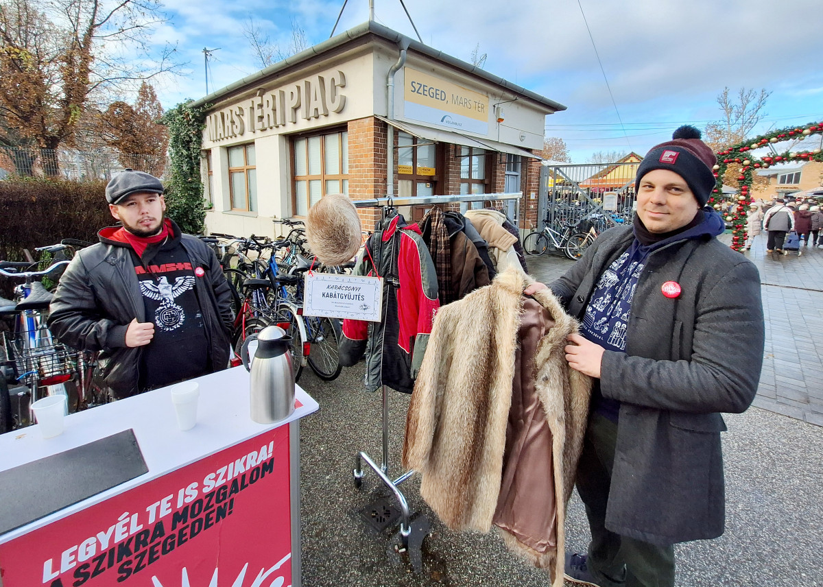 Szeged, Szikra Mozgalom, karácsonyi kabátgyűjtés, Mars téri piac, adomány