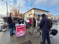 Szeged, Szikra Mozgalom, karácsonyi kabátgyűjtés, Mars téri piac, adomány