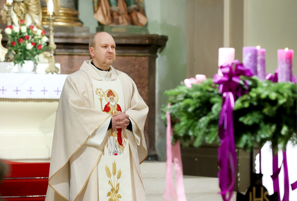 Szeged, Szent Miklós, búcsú, szentmise, mise, felsőváros, Szent Miklós templom, Kiss-Rigó László, püspök, kórus, advent, egyház, templom