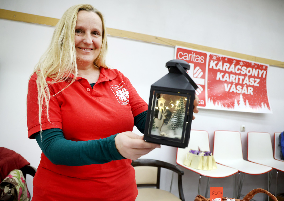Szeged, Szeged-Csanádi Egyházmegyei Karitász, Karitász, jótékonyság, karácsonyi vásár, kézműves vásár, Nagyáruház