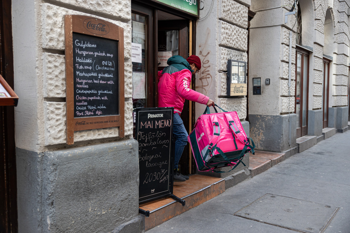 Futár. Ételek. Indiai. Szeged.