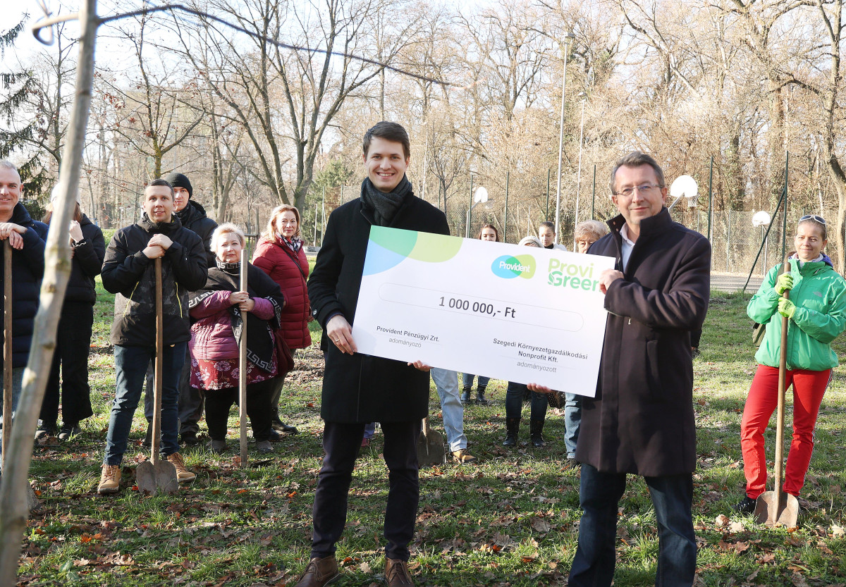Szeged, Provident Pénzügyi Zrt., felajánlás, faültetés, Erzsébet liget