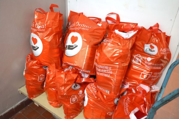 Szeged, Máltai Szeretetszolgálat, Máltai, karácsonyi csomag, csomagosztás, adomány, rászorulók, szegénység