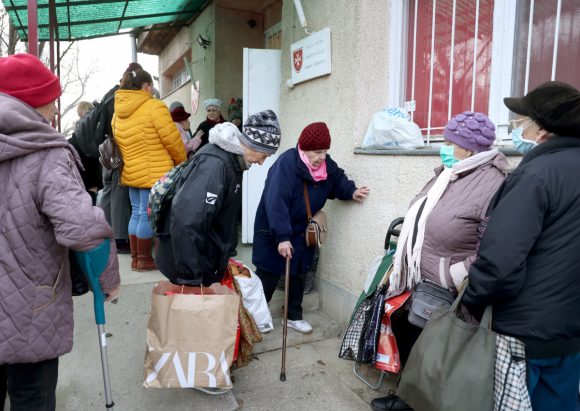 Szeged, Máltai Szeretetszolgálat, Máltai, karácsonyi csomag, csomagosztás, adomány, rászorulók, szegénység