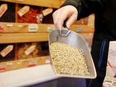 Szeged, szilveszter, vásárlás, bevásárlás, újév, malac, virsli, hús, lencse, pezsgő, duda, szerencse malac, szerencse, Mars téri piac