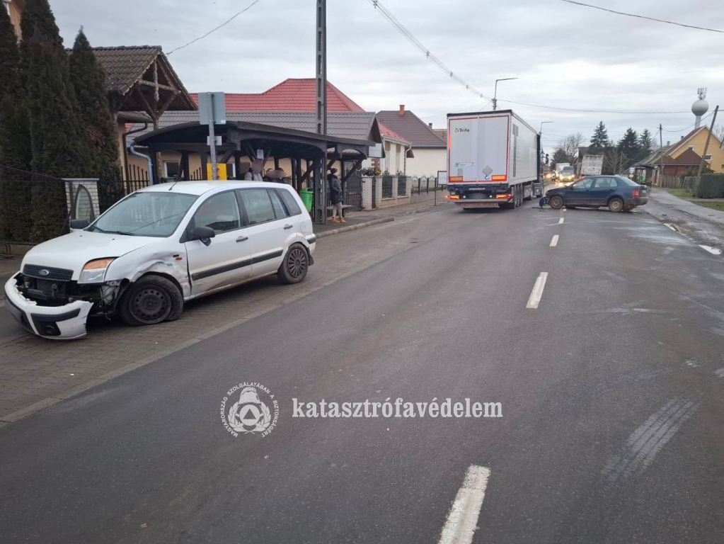 Két autó ütközött Kocsordon