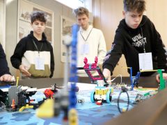 Szeged, FIRST LEGO League, LEGO robot verseny, verszeny, Kamara, LEGO-építés, robot, programozás, gyerekek