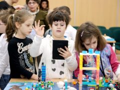 Szeged, FIRST LEGO League, LEGO robot verseny, verszeny, Kamara, LEGO-építés, robot, programozás, gyerekek