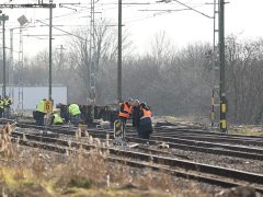 Szeged, MÁV, vasút, vonat, Szeged-Rendező állomás, kisiklott, tehervonat, sín, helyreállítás, Kecskés-telep, vasúti átjáró, közlekedés, forgalom
