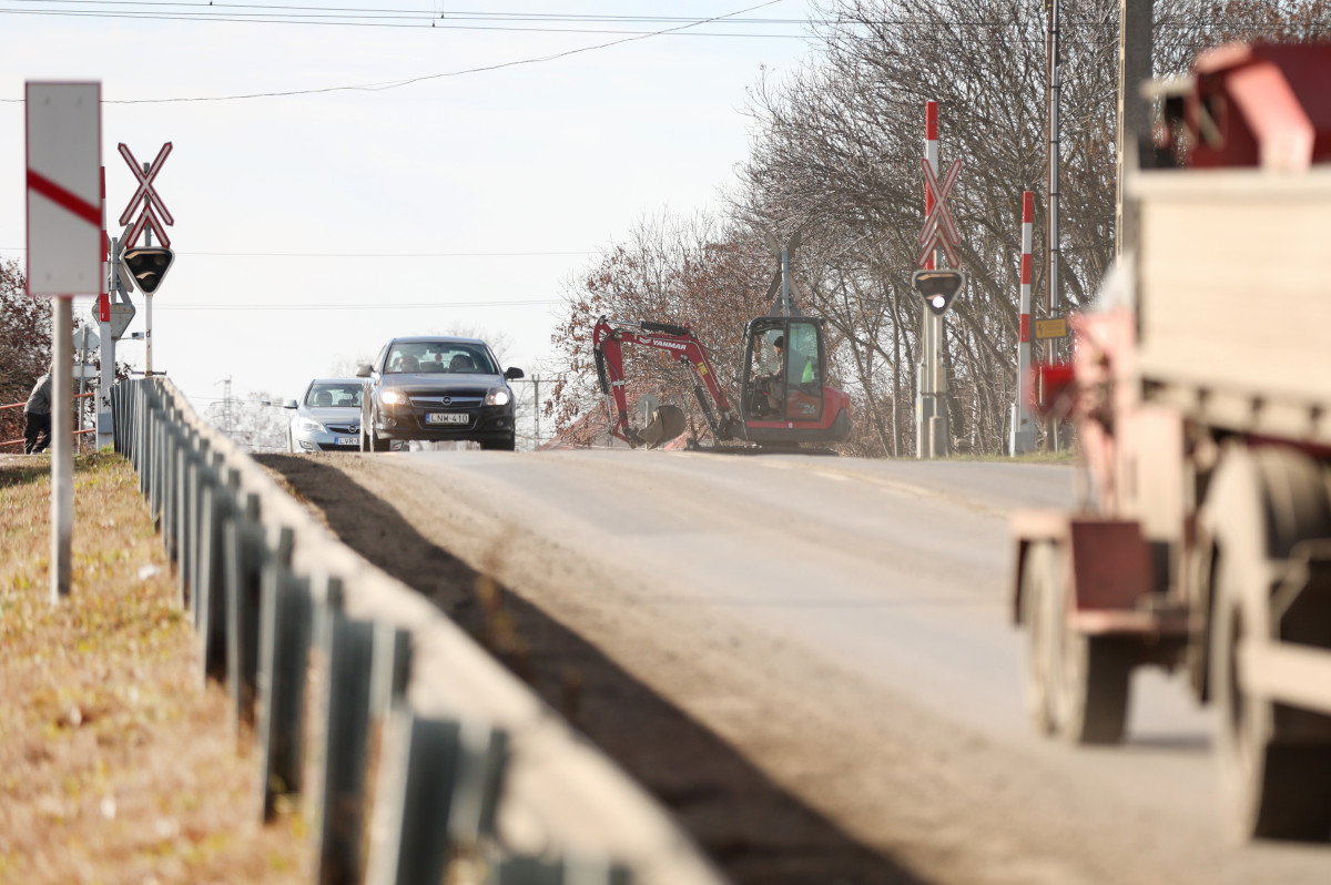 Szeged, MÁV, vasút, vonat, Szeged-Rendező állomás, kisiklott, tehervonat, sín, helyreállítás, Kecskés-telep, vasúti átjáró, közlekedés, forgalom