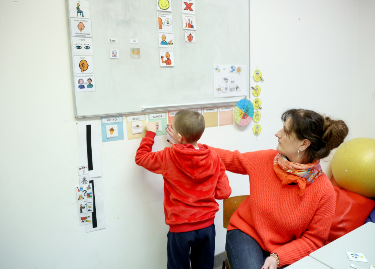 Szeged, Esélyteremtő Wesley Közhasznú Alapítvány, Wesley, fejlesztőközpont, sajátos nevelési igény, gyermekek, oktatás, támogatás, önkormányzat