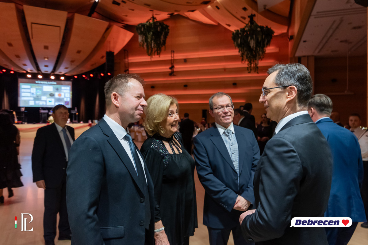 Papp László, Debrecen polgármestere ismét bálozott