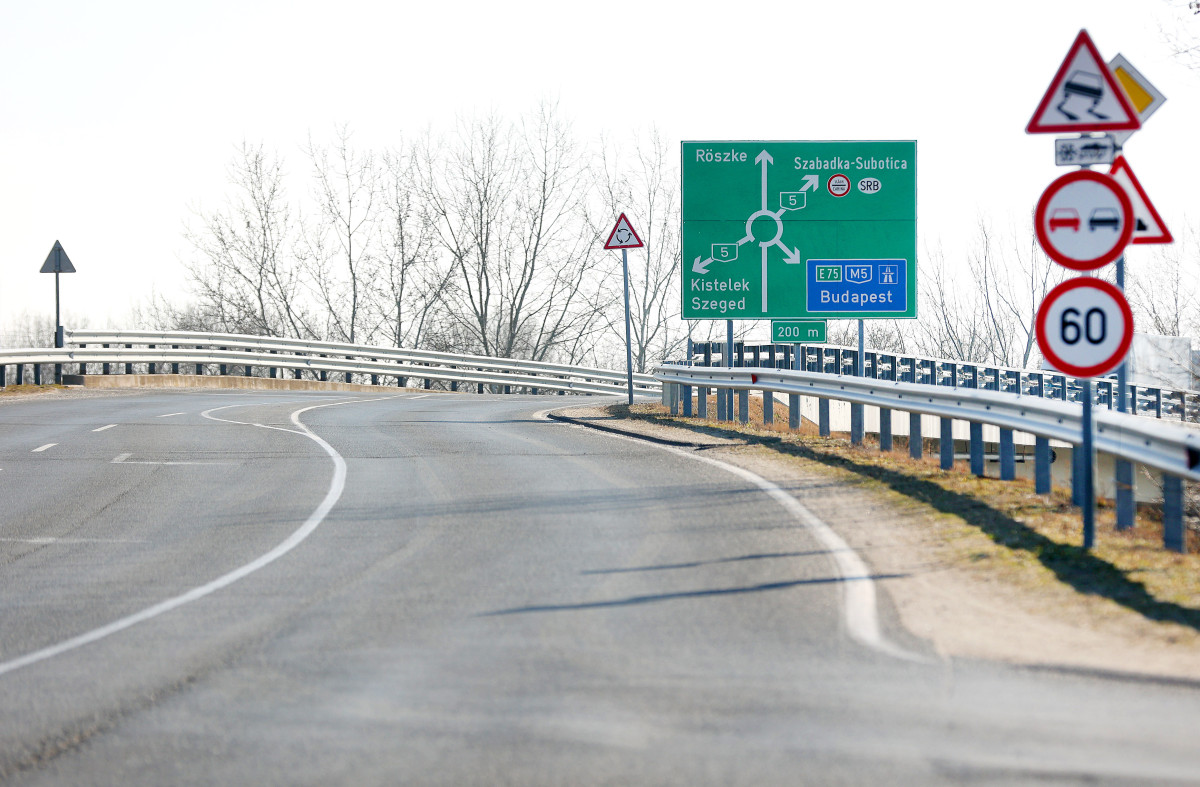 Röszke, röszkei határátkelő, út, tábla