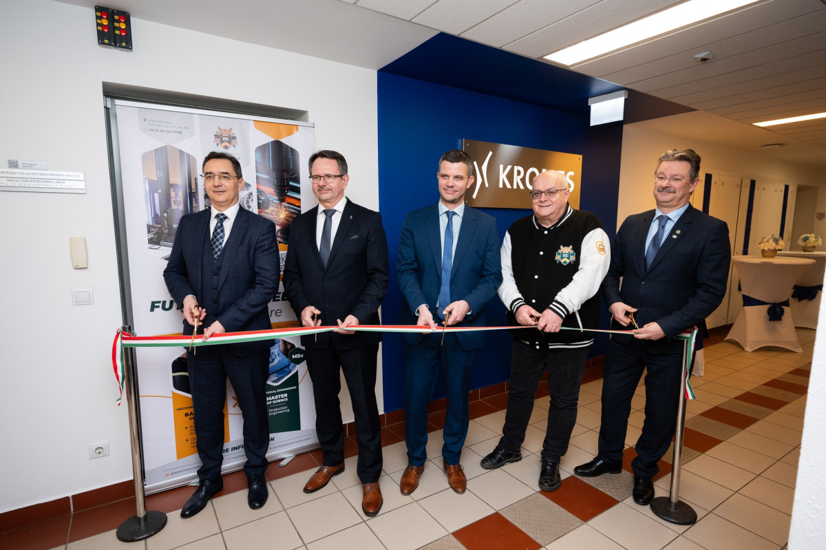 Kornes labor átadása Debrecenben