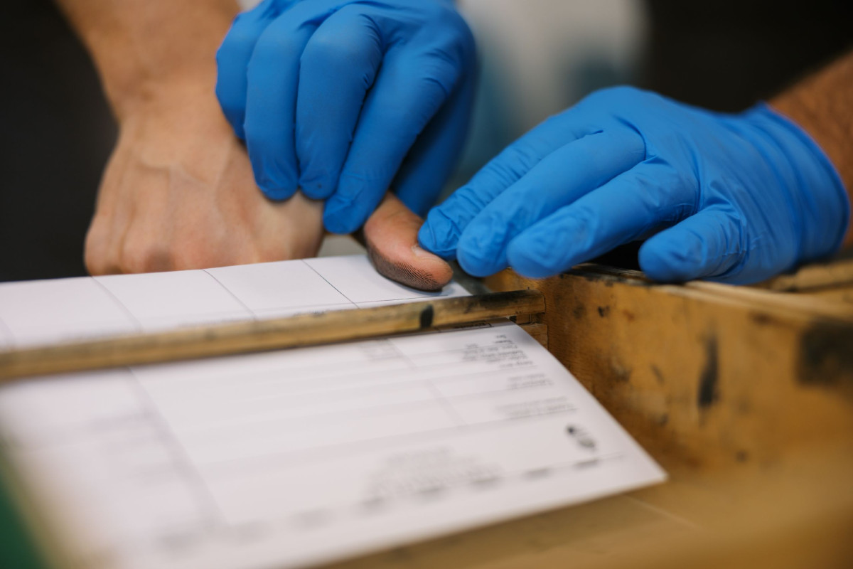 Őrizetben az a férfi, aki egy késsel többször is megszúrta az édesanyját Szentesen