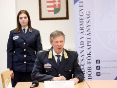 Szeged, Csongrád-Csanád Vármegye Önkormányzat, elektronikai eszközök , átadás Csongrád-Csanád Vármegyei Rendőr-főkapitányság, rendőrség