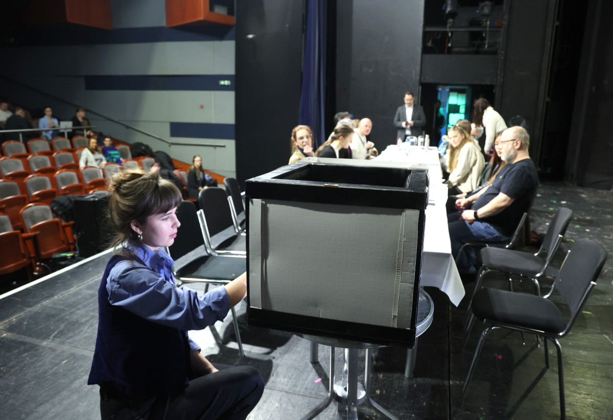 Szeged, Szegedi Nemzeti Színház, bemutató, Gálhidy Sára, Énekes madár, olvasópróba, Kisszínház, színház, kultura