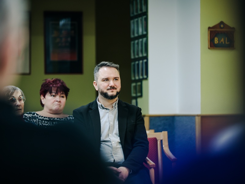 Oláh Richárd bábtervező művész