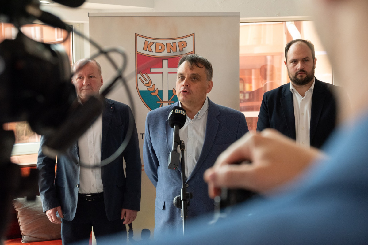 Országjárásba kezdtek a KDNP politikusai. Fotó: Latorcai Csaba hivatalos Facebook-oldala