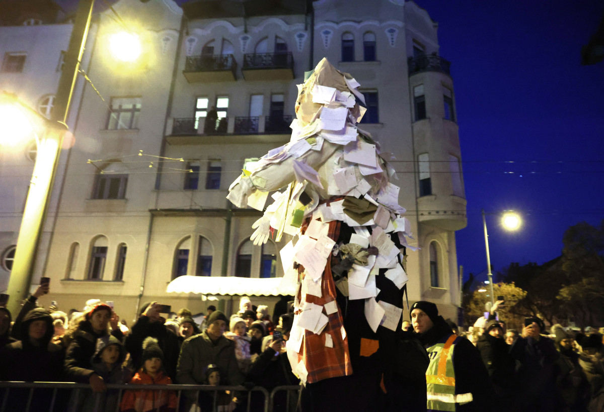 Szeged, téltemetés, kiszebáb, elégették, elűzték, tél, február, Szent István tér