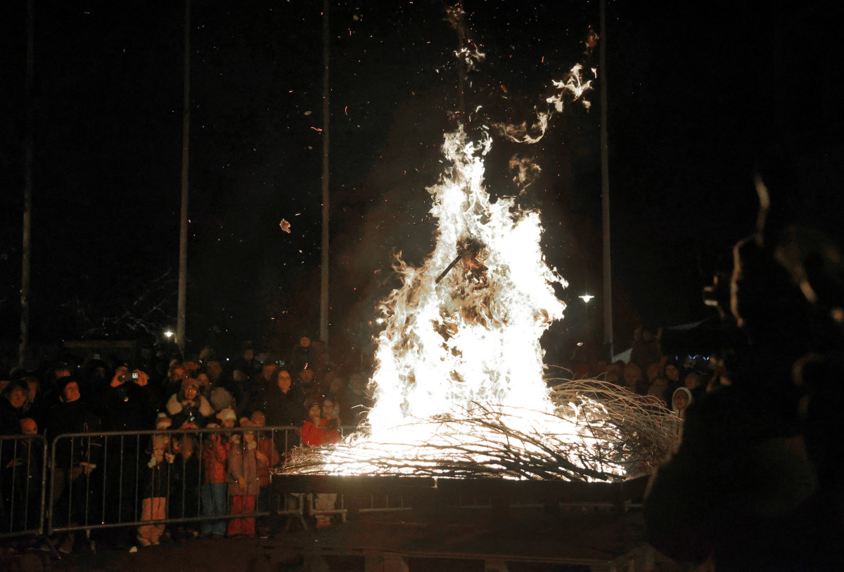 Szeged, téltemetés, kiszebáb, elégették, elűzték, tél, február, Szent István tér