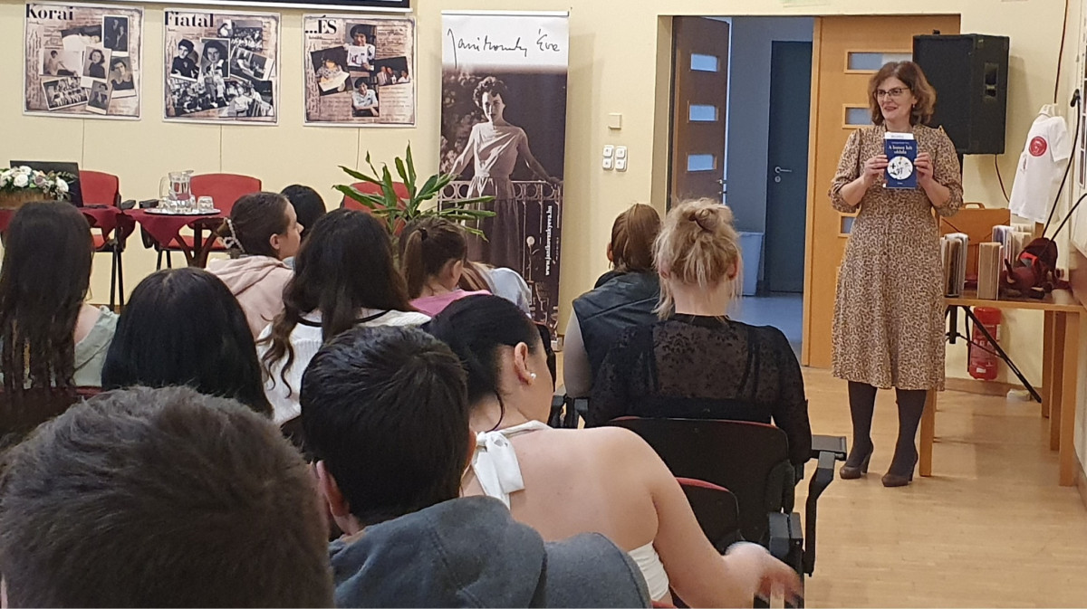 Janikovszky Éva emlékkiállítása Nyíregyházán