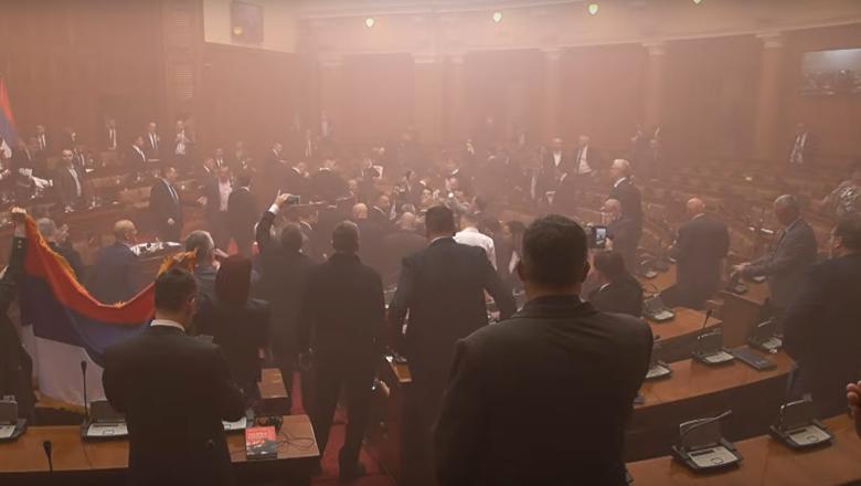 A szerb elnök büntetőjogi felelősségre vonást követel a parlamenti rendbontások miatt