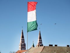 Szeged, március 15, fellobogózták, lobogó, zászló, Belvárosi híd