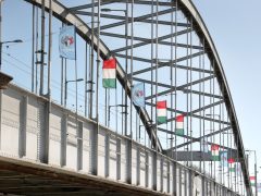 Szeged, március 15, fellobogózták, lobogó, zászló, Belvárosi híd