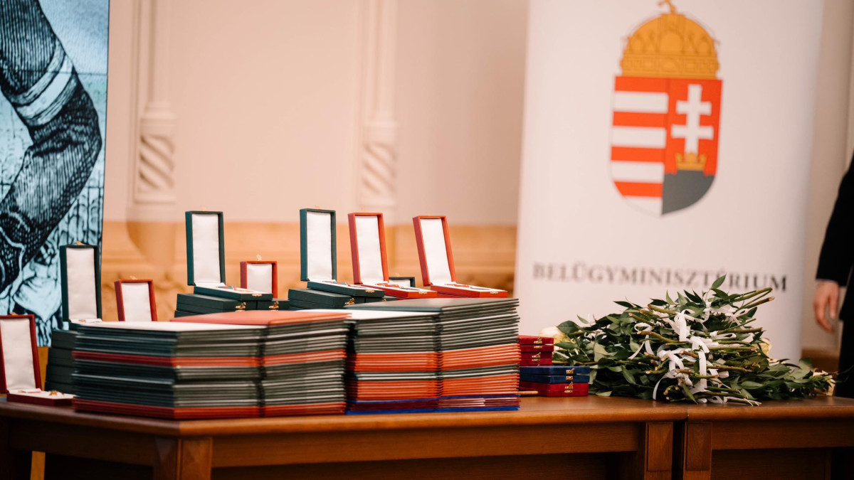 Március 15. - Elismerésben részesültek a Csongrád-Csanád vármegyei rendőrség munkatársai