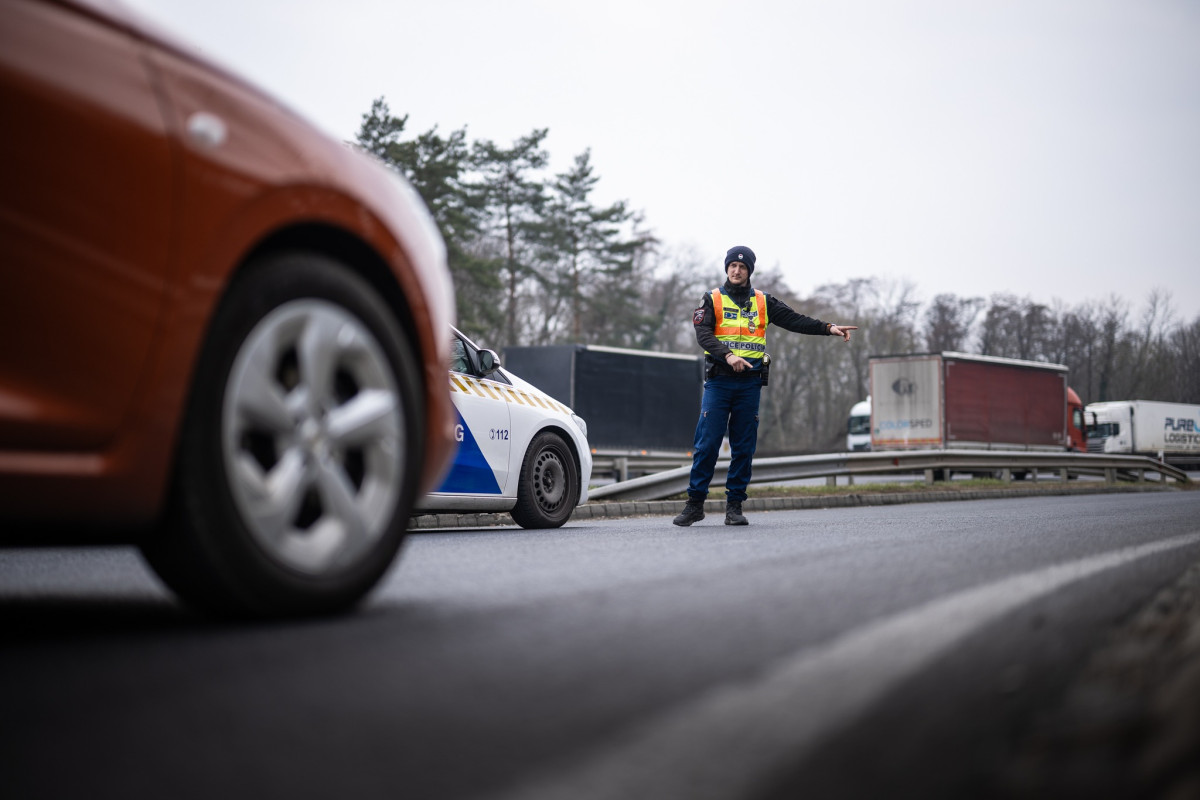 Rendrőség. Ellenőrzés. Fotó: Magyar Rendrőség FB