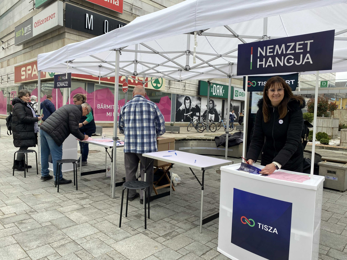 Nyíregyházán is aláírást gyűjt a Tisza Párt