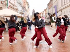 Szeged, Klauzál tér, Flash mob, gyermekvédelem, ÁGOTA, tánc