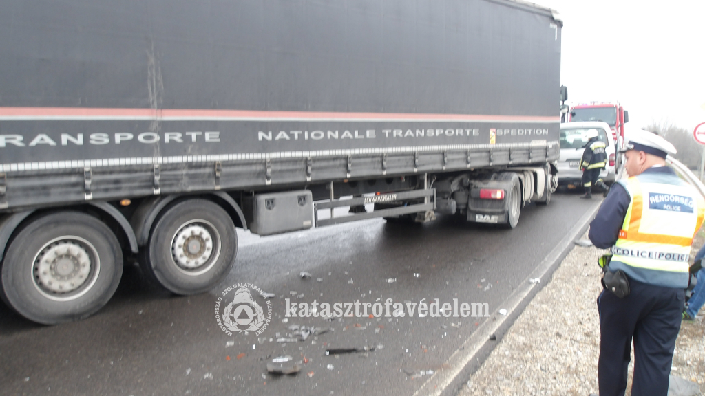 Egy ember sérült a vasárnapi balesetben az M35-ös autópályán